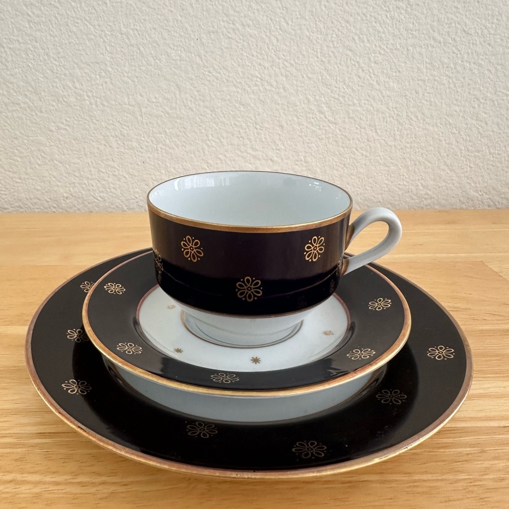 Hennsberg 1777 Echt Kobalt GDR Blue Gold Tea Cup Saucer Plate